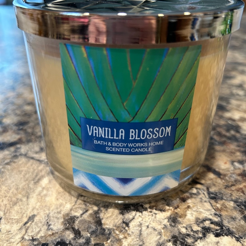 Bath & Body Works Vanilla Blossom Candle with Green and Blue Design NWT BBW
